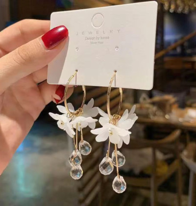Cute Fashion White Acrylic Crystal Flower Pendant Earrings for Women Sweet Korean Tassel Drop Earrings Wedding Jewelry Gifts