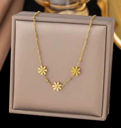 Stainless Steel Daisy Flower Women's Titanium Steel Necklace Niche Design Non-Fade Daily Dress Matching Jewelry