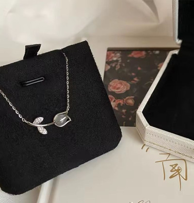 Accessories for Women Rose Moonstone Tulip Flower Necklace for Women Natural Gemstone Clavicle Chain Necklace Party Jewelry Gift