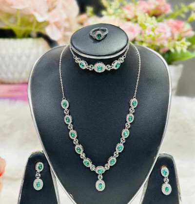 5 Pcs Luxurious Diamond Cut Stone Necklace Set