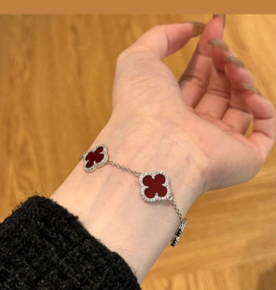 Double-sided Four-leaf Five Flowers Women Titanium Steel Hand Jewelry Luxury