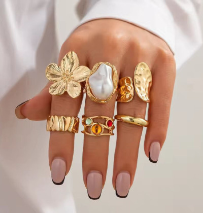 Adjustable Punk Exaggerated Metal Rings Set for Women Men Vintage Flower Pearl Crystal Europe America Open Luxury Jewelry